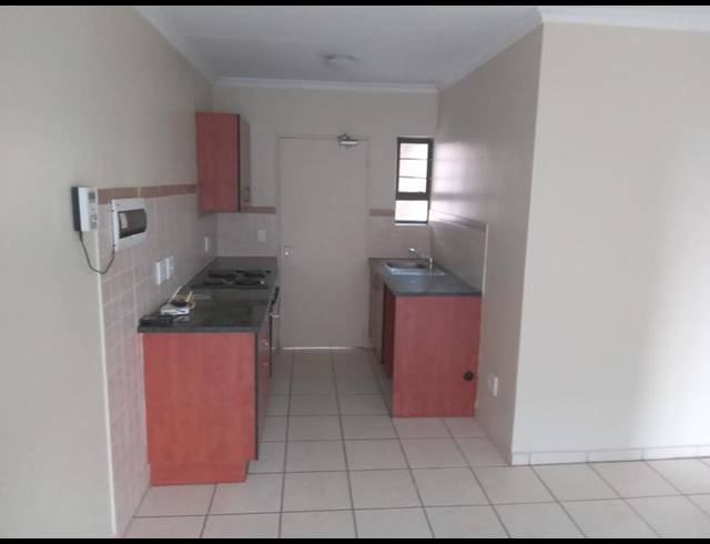 2 BEDROOM PROPERTY TO RENT IN KOSMOSDAL
